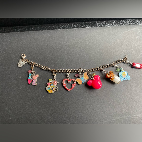 Disney charm bracelet with 7 charms plus the silver toned Mickey head - Picture 6 of 10